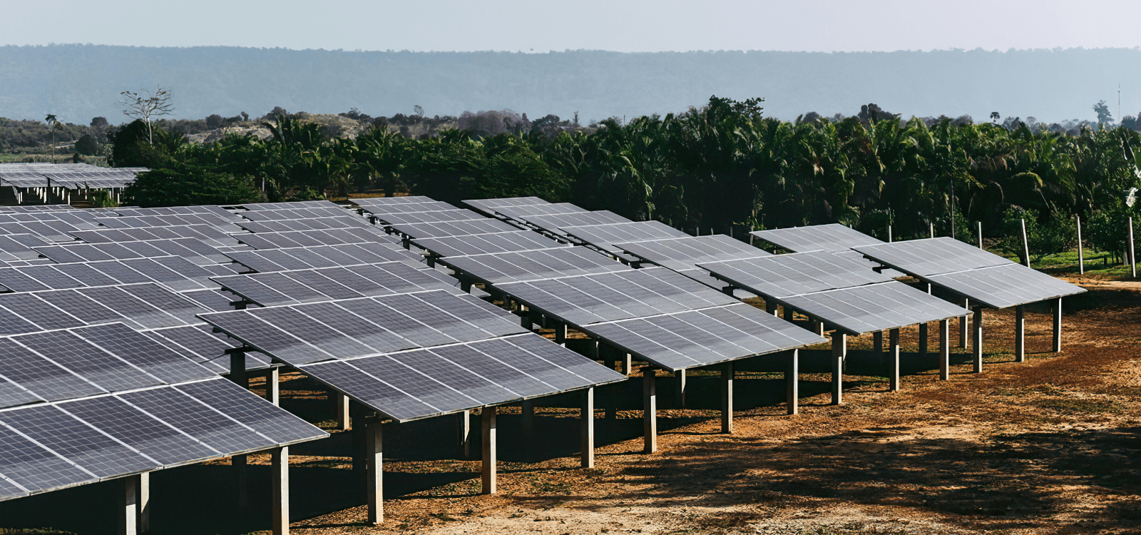 China's Solar Boom: 212 GW in Six Months as Emissions Dip