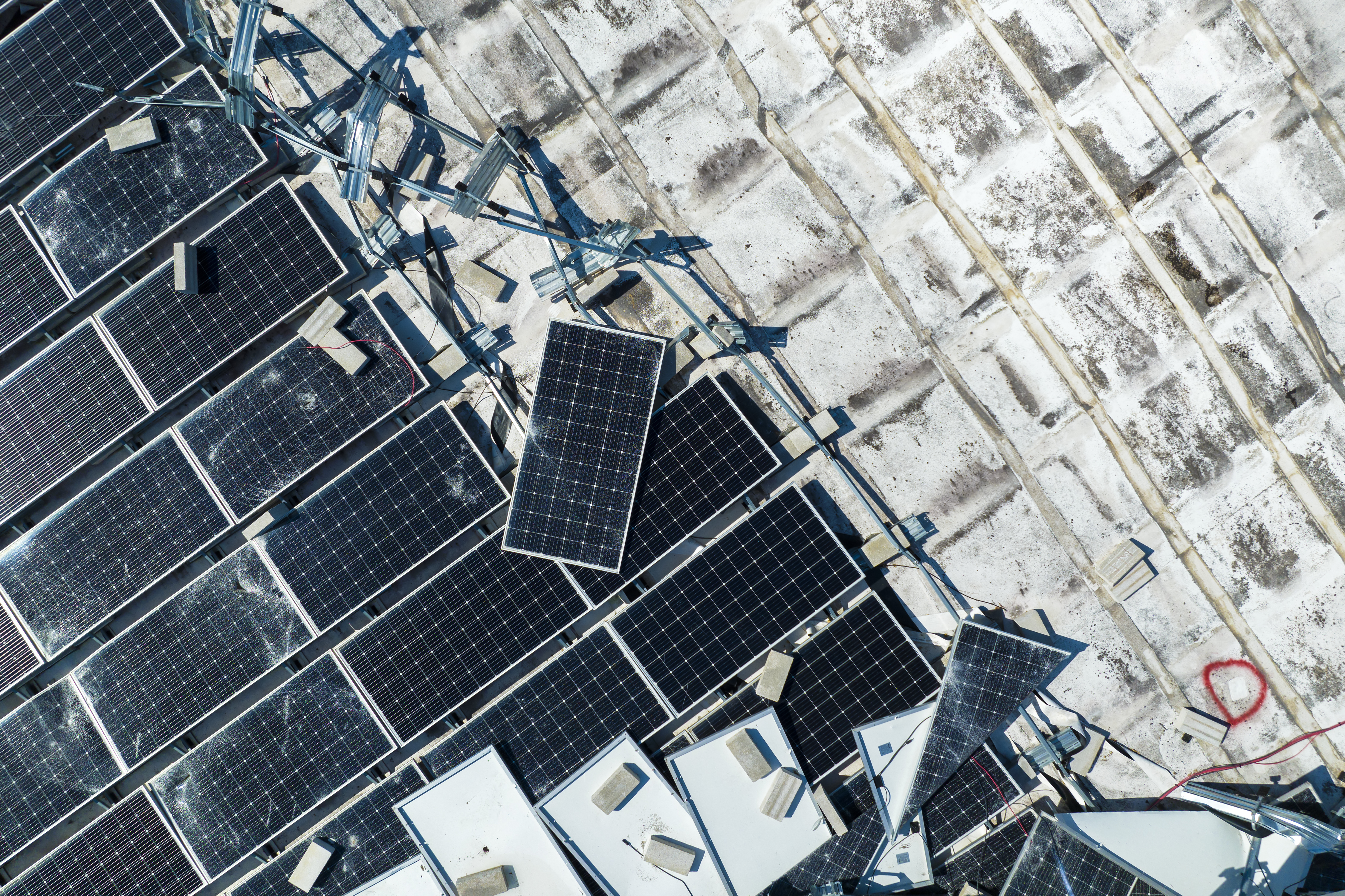 Rooftop solar panel array